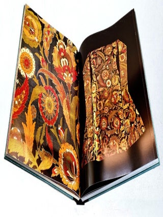 Silks for the Sultans : Ottoman Imperial garments from Topkapi Palace